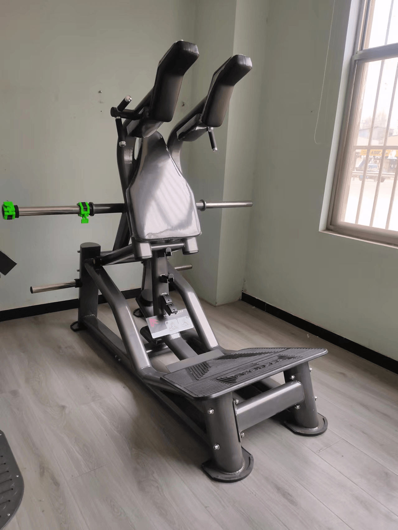 Hack Squat Machine